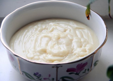 Sådan laver du en creme til capkake: vanille, ost og fløde af kondenseret mælk, en opskrift med et billede