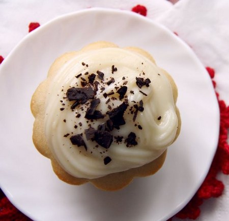 Sådan laver du en creme til capkake: vanille, ost og fløde af kondenseret mælk, en opskrift med et billede