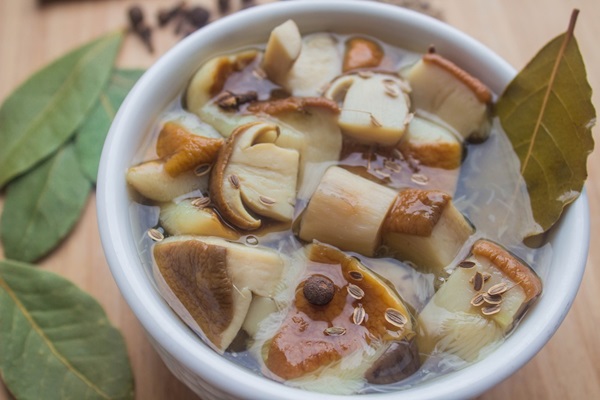 Sådan salt champignon til vinteren