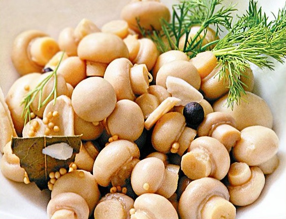 Mushroom konserves til vinteren, lækker opskrift