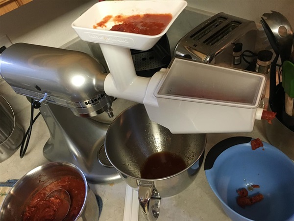 Ketchup af egne hænder fra tomater: trinvise opskrifter til høst til vinteren