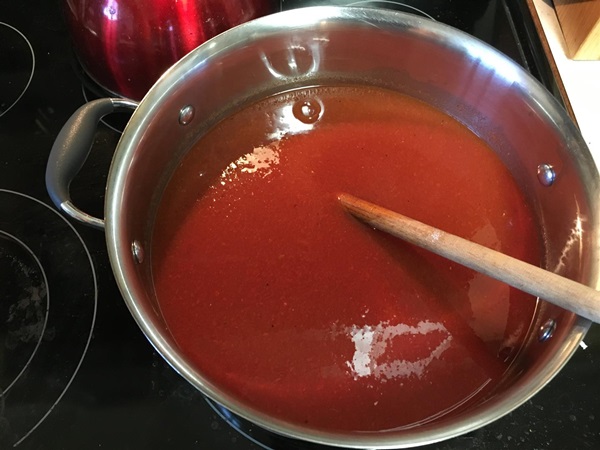 Ketchup af egne hænder fra tomater: trinvise opskrifter til høst til vinteren