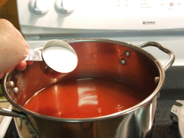 Ketchup af egne hænder fra tomater: trinvise opskrifter til høst til vinteren
