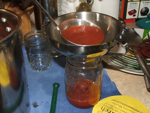 Ketchup af egne hænder fra tomater: trinvise opskrifter til høst til vinteren