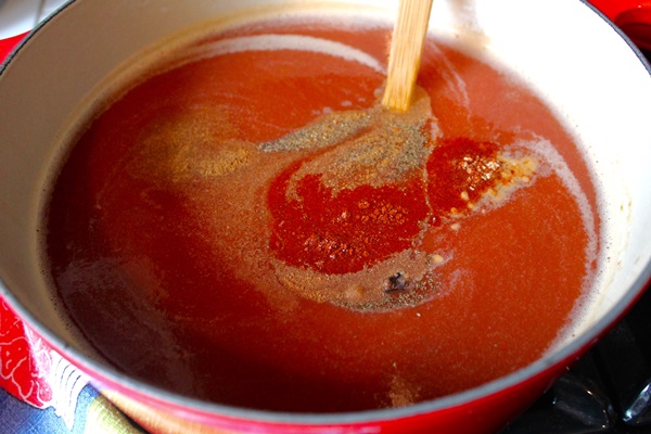 Ketchup af egne hænder fra tomater: trinvise opskrifter til høst til vinteren