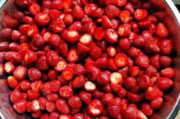 Delicious tyk jordbær marmelade, opskrifter til vinteren