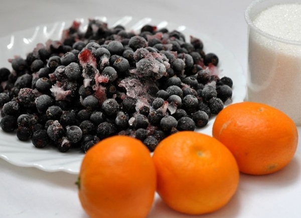 Kompot fra chokeberry ashberry