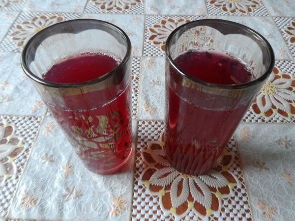 Delicious compote af hindbær til vinteren