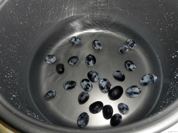 Delicious compote af hindbær til vinteren