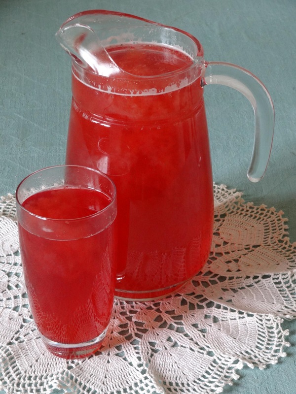 Delicious compote af hindbær til vinteren
