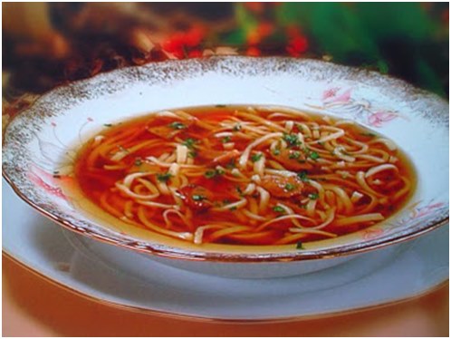 suppe i en plade