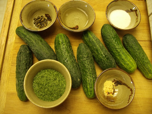 Velsmagende agurker med hvidløg til vinteren
