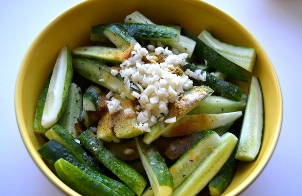 Agurker med sennep til vinteren uden sterilisering og med det, varm og kold vej. Salat fra overripte agurker med sennep