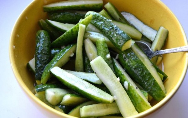 Agurker med sennep til vinteren uden sterilisering og med det, varm og kold vej. Salat fra overripte agurker med sennep