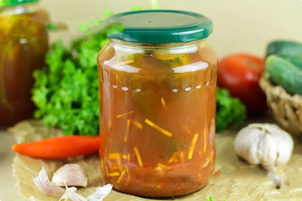 Agurker med ketchup til vinteren - uden sterilisering, i dåser. Høst til vinter skarp og sprød agurk med ketchup chili
