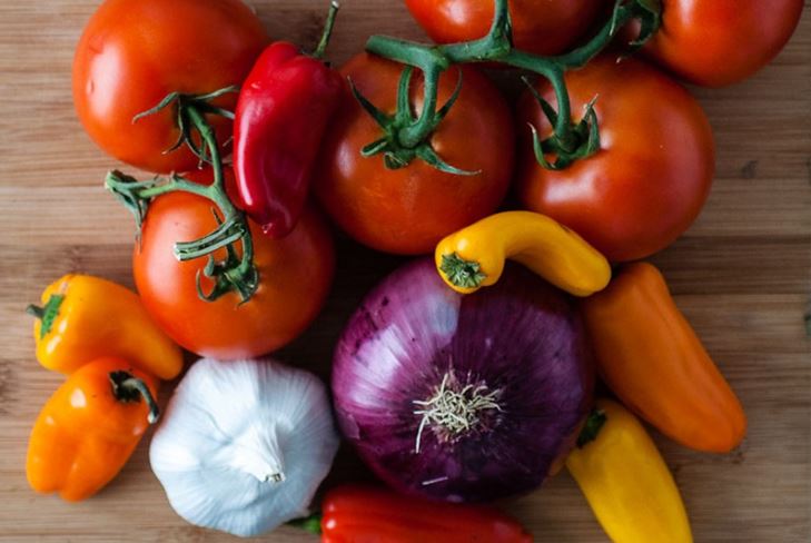 Tomater kiler til vinteren med løg - foto recept blanks