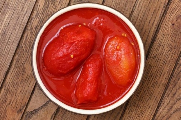 Tomater i deres egen saft til vinteren, opskrifter med fotos