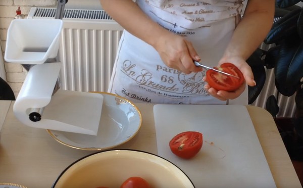 Tomater i deres egen saft til vinteren, opskrifter med fotos