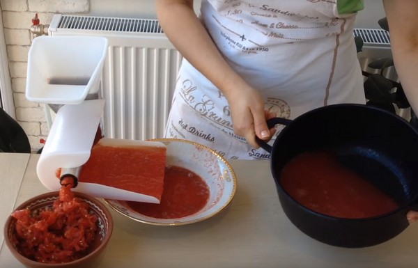 Tomater i deres egen saft til vinteren, opskrifter med fotos