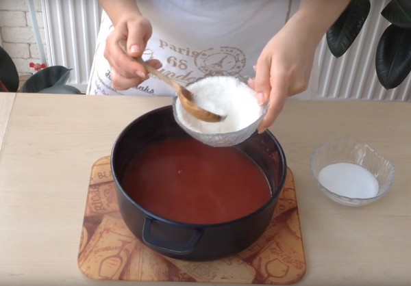 Tomater i deres egen saft til vinteren, opskrifter med fotos