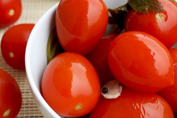 Tomater i deres egen saft til vinteren, opskrifter med fotos