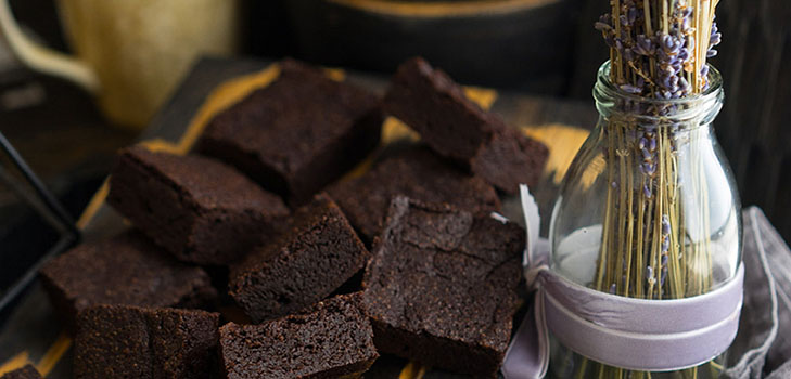 En simpel opskrift: brownie, som smelter i munden