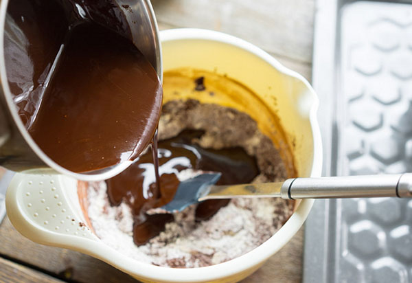En simpel opskrift: brownie, som smelter i munden