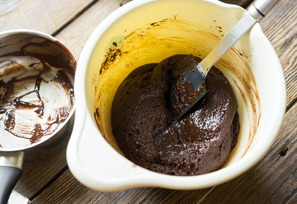 En simpel opskrift: brownie, som smelter i munden