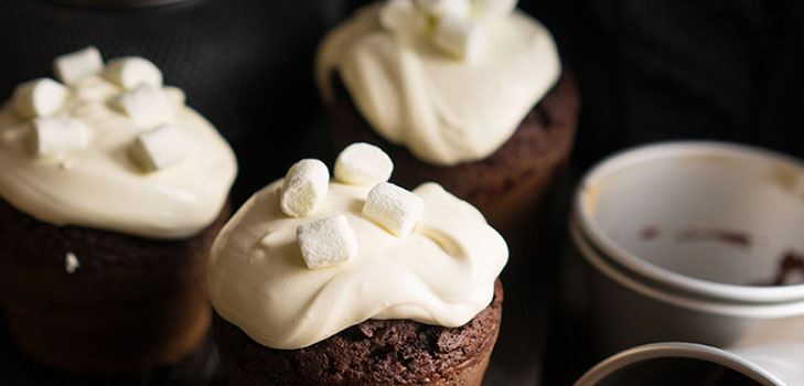 En simpel opskrift: festlige chokolade muffins med ganash