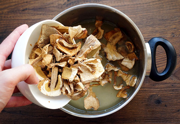 En simpel opskrift: Cremet suppe med svampe