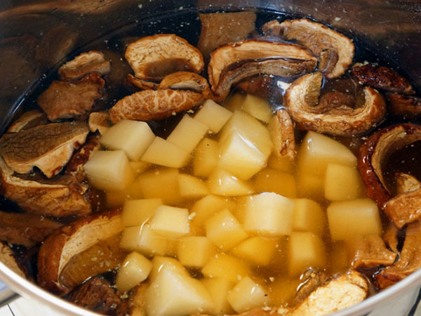 En simpel opskrift: Cremet suppe med svampe