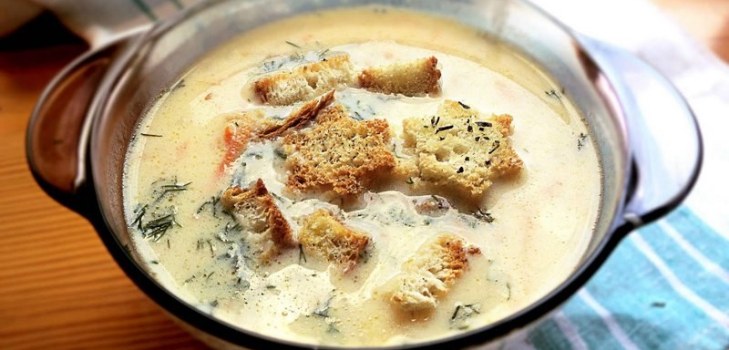 suppe i en plade