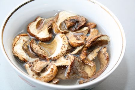 Opskriften på suppe fra tørrede svampe, dens nyttige egenskaber