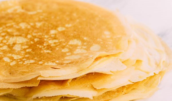 Oprindelige opskrifter til pandekager på Pandekage Day 2017 trin for trin med billedet: På mælk, kefir, gær, med fyldninger til enhver smag
