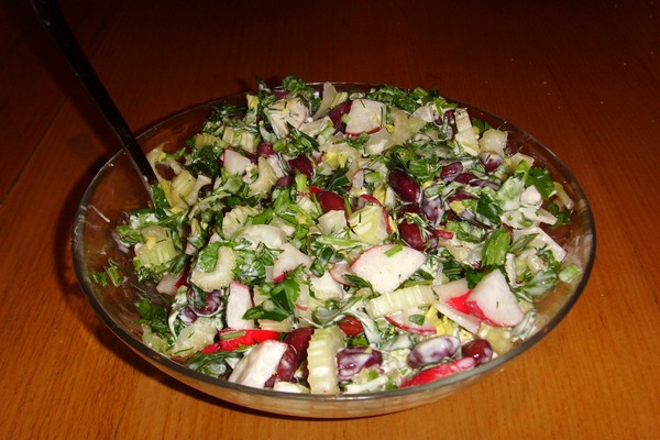 Salat med dåsebønner: lækre og enkle opskrifter 