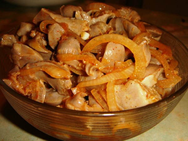 Salat af kyllingekæmper