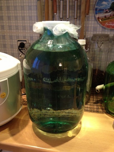 Moonshine fra birkesap. Den klassiske opskrift på moonshine fra birkesaft, foto. Hvordan man kører moonshine