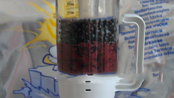 Currant med sukker til vinteren uden madlavning, Pyatiminutka, frosset. Currant opskrift, revet med sukker til vinteren (uden køleskab)