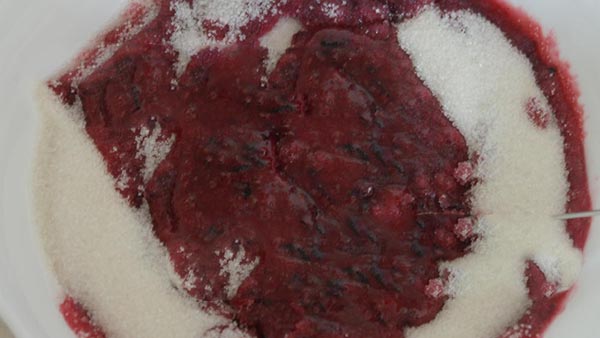 Currant med sukker til vinteren uden madlavning, Pyatiminutka, frosset. Currant opskrift, revet med sukker til vinteren (uden køleskab)