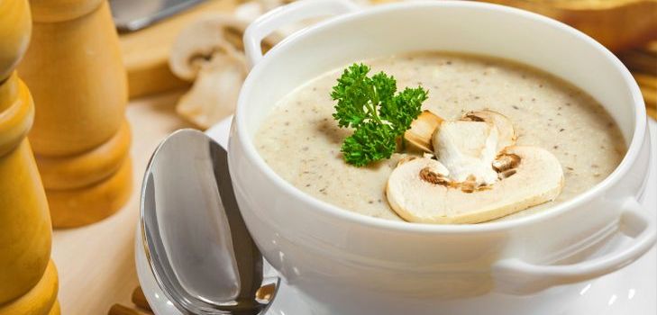 Svampesuppe er en fremragende skål til et afslappet bord