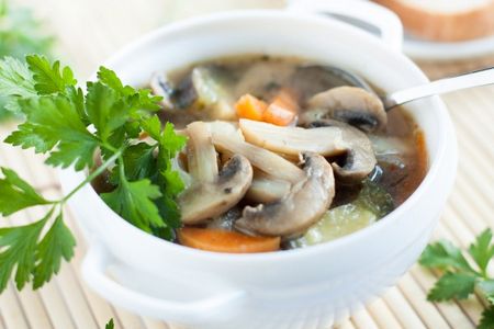 Svampesuppe er en fremragende skål til et afslappet bord