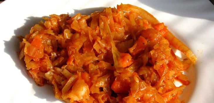 Stewed kål med svampe