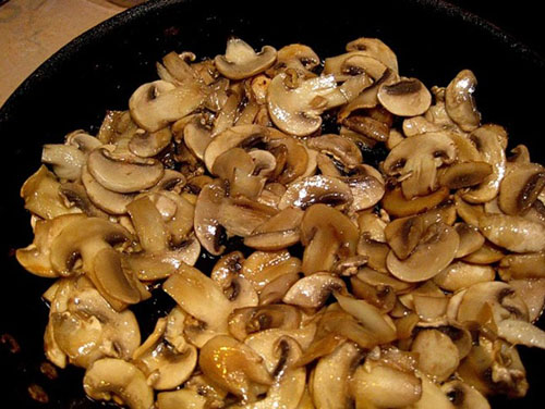 Stewed kål med svampe