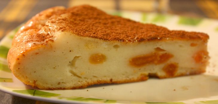 En lækker opskrift på en cottage cheese kage i en multivarquet er en fremragende dessert til hele familien.