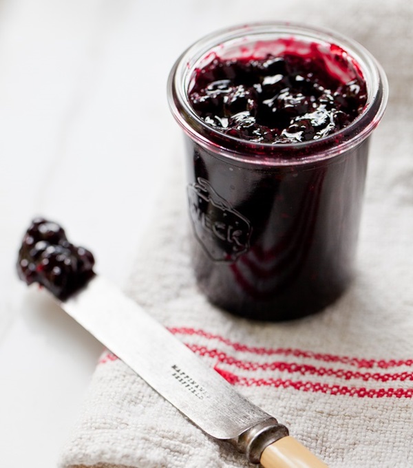 Jam fra sort chokeberry