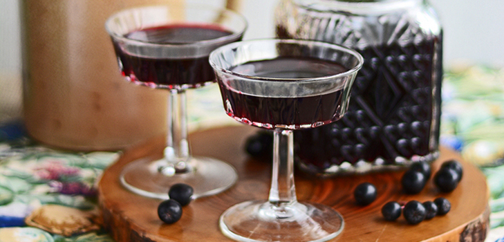 Hjemmelavet vin fra chokeberry
