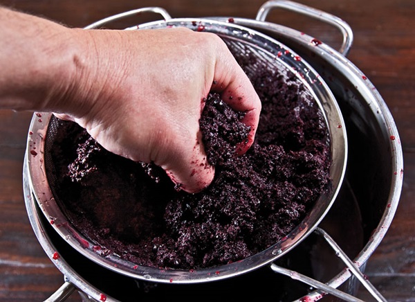 Hjemmelavet vin fra chokeberry