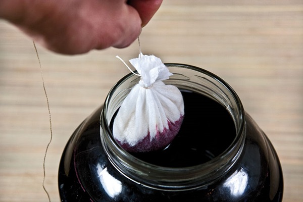 Hjemmelavet vin fra chokeberry