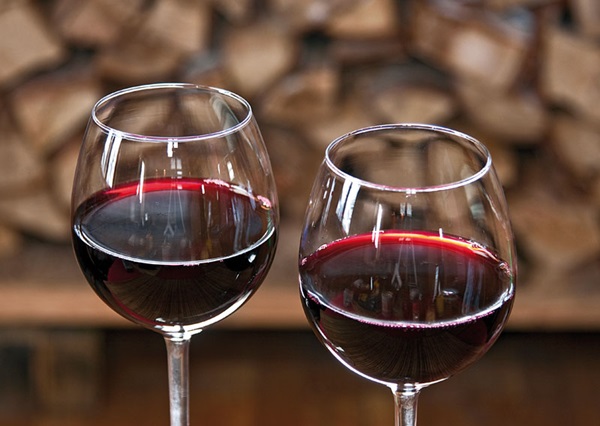 Hjemmelavet vin fra chokeberry