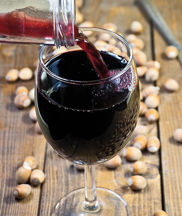 Hjemmelavet vin fra chokeberry